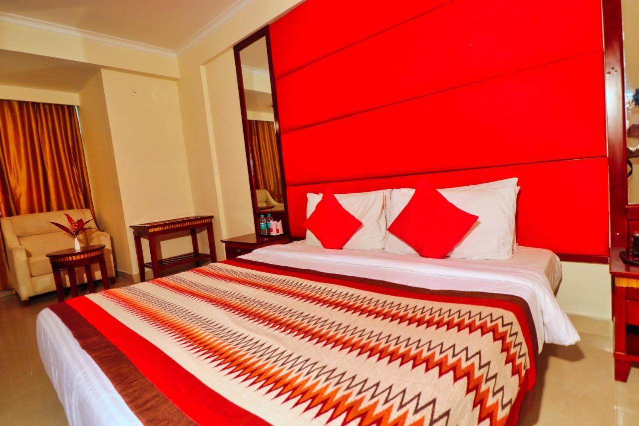 Готель Crestmont Ashapurna Jaipur, Banipark Екстер'єр фото