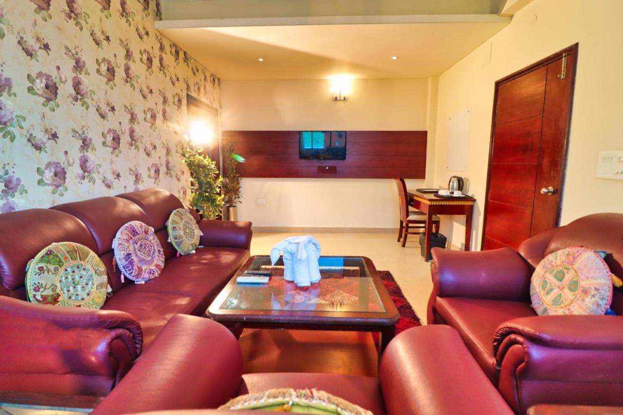 Готель Crestmont Ashapurna Jaipur, Banipark Екстер'єр фото