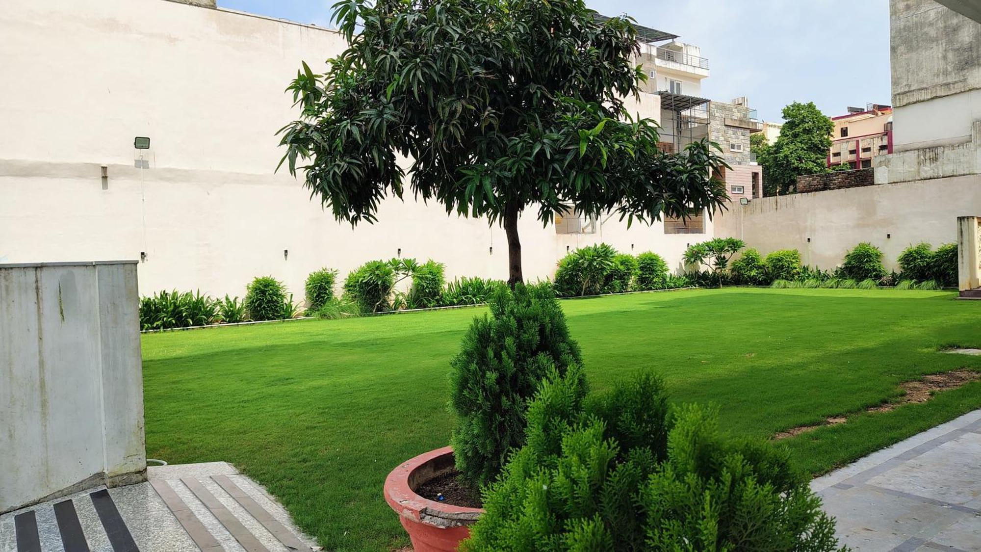 Готель Crestmont Ashapurna Jaipur, Banipark Екстер'єр фото