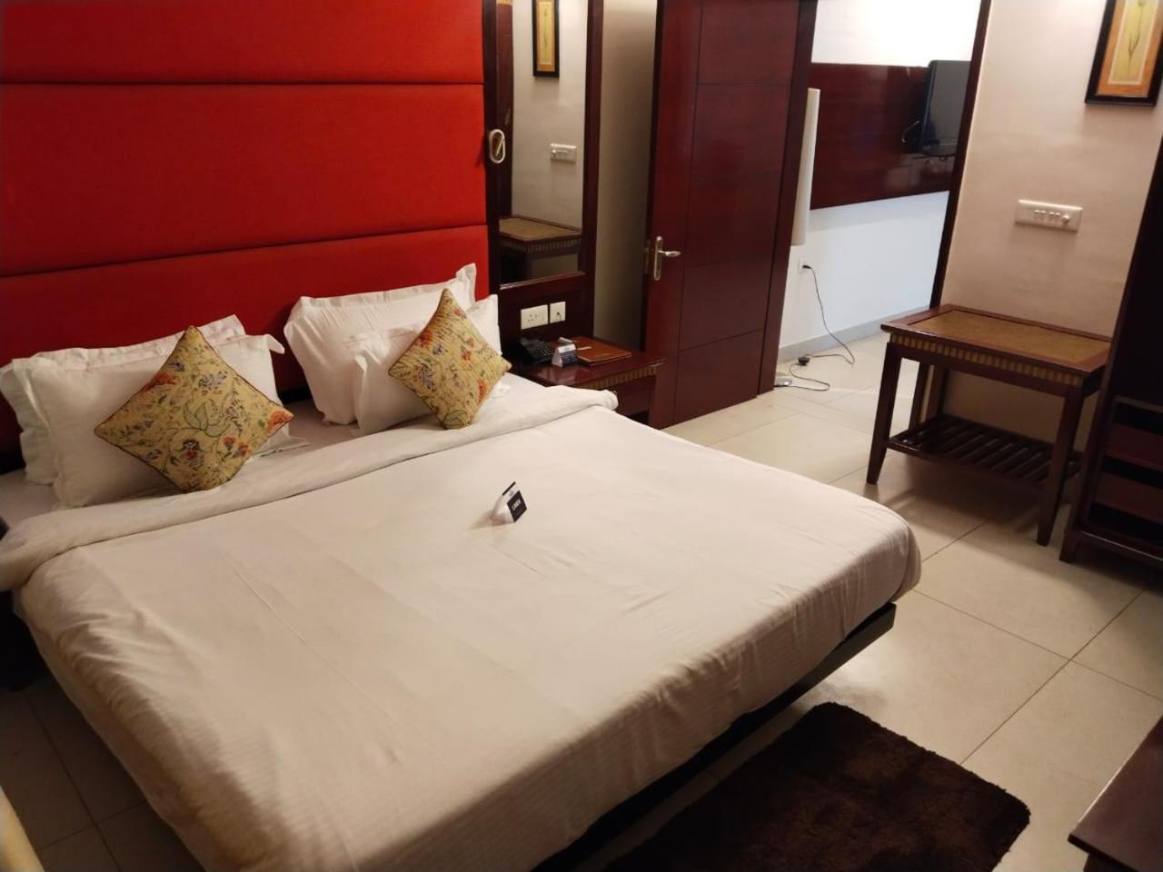 Готель Crestmont Ashapurna Jaipur, Banipark Екстер'єр фото